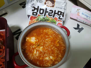 라면 그대로가 제일 맛있는 더엄마라면 — 5점을 준 리뷰어가 2019년 7월 올린 사용 사진