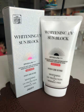 지고트 화이트닝 유브이 썬블럭 크림 70ml,1+1 — 3.5점을 준 리뷰어가 2019년 8월 올린 사용 사진