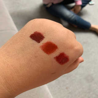 [블랙루즈] 에어 핏 벨벳 미니 키트4 — 3.5점을 준 리뷰어가 2019년 11월 올린 사용 사진