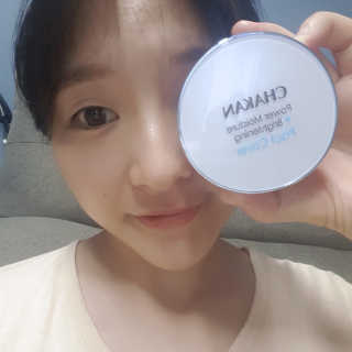 착한팩토리 광채 수분쿠션팩트 커버 — 5점을 준 리뷰어가 2018년 7월 올린 사용 사진