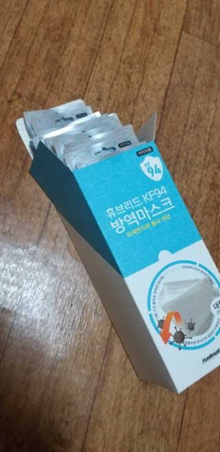 휴브리드 마스크 KF94 화이트 대형 — 5점을 준 리뷰어가 2020년 3월 올린 사용 사진