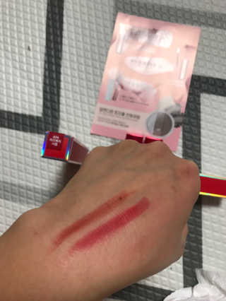 [블랙루즈] 에어 핏 벨벳틴트 시즌1 7종 중 택1+랜덤1 — 5점을 준 리뷰어가 2018년 11월 올린 사용 사진