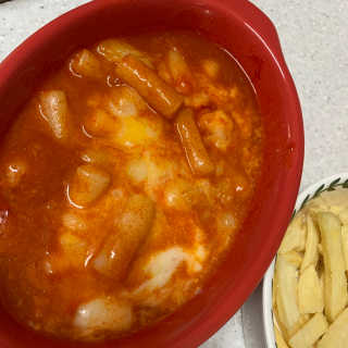 청담동말자싸롱 말자네떡볶이4EA말자네빠삭빠삭감튀5EA — 2.5점을 준 리뷰어가 2019년 1월 올린 사용 사진