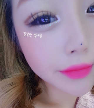 [블랙루즈] 펄블리 아이 글리터 2종 — 5점을 준 리뷰어가 2019년 1월 올린 사용 사진