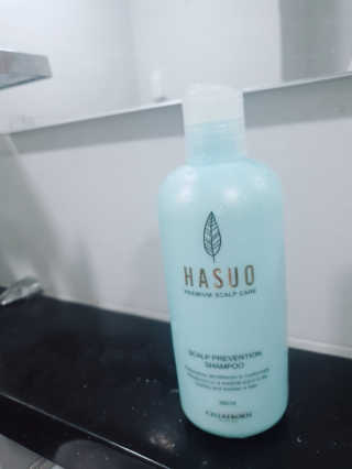 셀리본 하수오 내츄럴 프리벤션 탈모관리 샴푸 300ml — 5점을 준 리뷰어가 2019년 11월 올린 사용 사진