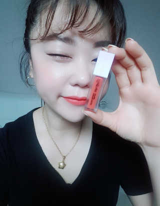 터치인솔 프리티필터 쉬폰 벨벳 립틴트 비비드팝 컬렉션 — 5점을 준 리뷰어가 2019년 3월 올린 사용 사진