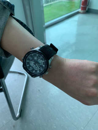 [MLB WATCH n LEISURE]뉴욕양키즈 손목시계 NY 301-11 — 5점을 준 리뷰어가 2019년 9월 올린 사용 사진
