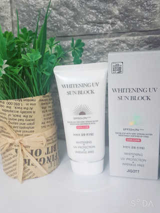 지고트 화이트닝 유브이 썬블럭 크림 70ml,1+1 — 5점을 준 리뷰어가 2019년 7월 올린 사용 사진