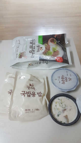 [풀무원] 사골곰탕국밥 황태해장국밥 — 5점을 준 리뷰어가 2018년 6월 올린 사용 사진