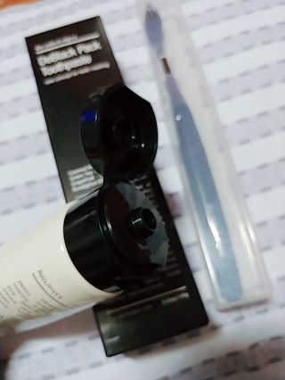 the naked object 디블랙팩치약 디블랙칫솔 세트 — 5점을 준 리뷰어가 2020년 2월 올린 사용 사진
