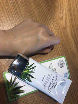 지고트 알로에 선프로텍트 비비크림 50ml — 4.5점을 준 리뷰어가 2019년 6월 올린 사용 사진