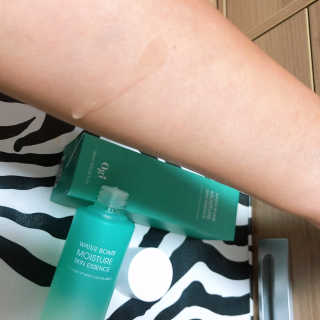 오지아이 워터 밤 모이스처 스킨 에센스 180ml — 5점을 준 리뷰어가 2019년 12월 올린 사용 사진