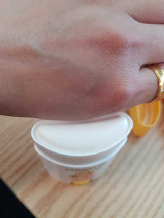 아토팜 야외놀이 선스틱 SPF50+ PA++++ — 3점을 준 리뷰어가 2020년 3월 올린 사용 사진