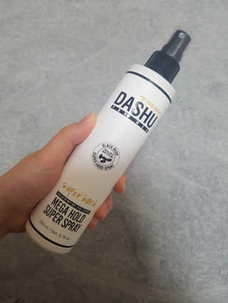 다슈코리아 다슈 포 맨 프리미엄 메가 홀드 슈퍼 스프레이 250ml — 5점을 준 리뷰어가 2019년 2월 올린 사용 사진