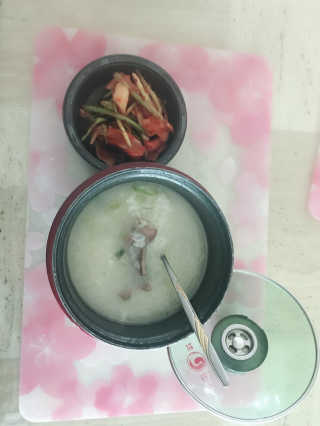 [풀무원] 사골곰탕국밥 황태해장국밥 — 4.17점을 준 리뷰어가 2018년 6월 올린 사용 사진