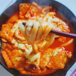 [홍코너떡볶이]옛날떡볶이 인기맛 4팩세트 — 5점을 준 리뷰어가 2019년 12월 올린 사용 사진