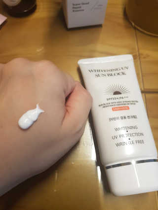 지고트 화이트닝 유브이 썬블럭 크림 70ml,1+1 — 5점을 준 리뷰어가 2019년 7월 올린 사용 사진