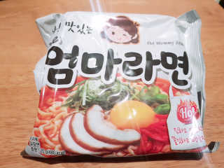 라면 그대로가 제일 맛있는 더엄마라면 — 5점을 준 리뷰어가 2019년 9월 올린 사용 사진