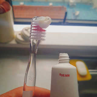이태리숍 덴탈케어_치약 칫솔 — 4점을 준 리뷰어가 2018년 4월 올린 사용 사진
