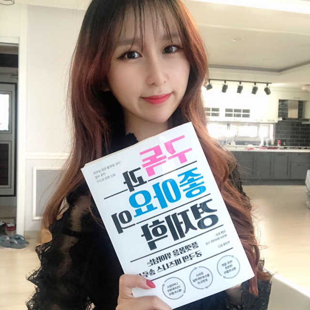 구독과 좋아요의 경제학 리뷰 사진