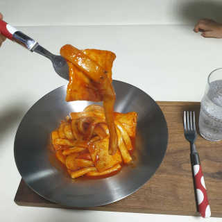 두번째 국떡 국가대표 떡볶이 1팩 + 영미칩 2봉 증정 — 5점을 준 리뷰어가 2019년 2월 올린 사용 사진