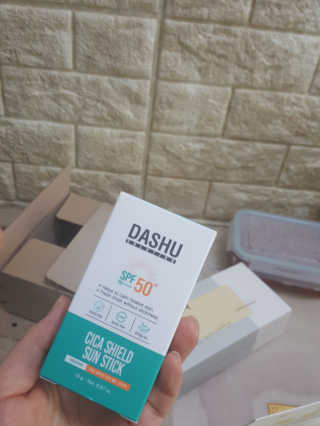 다슈코리아 다슈 솔루션 시카 쉴드 선스틱 — 4점을 준 리뷰어가 2020년 2월 올린 사용 사진