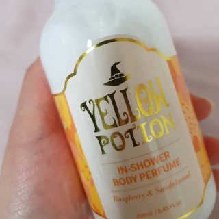 바디홀릭 인샤워 바디퍼퓸 옐로우포션 250ML — 4.5점을 준 리뷰어가 2019년 4월 올린 사용 사진