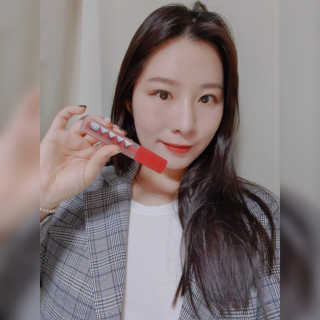 비비드스튜디오 립 플래쉬 매트 NO.27 올 댓 브릭 — 5점을 준 리뷰어가 2020년 3월 올린 사용 사진