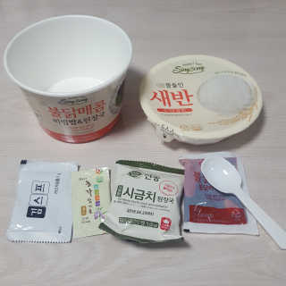신송식품 신송 새반컵밥 4종 — 5점을 준 리뷰어가 2018년 6월 올린 사용 사진