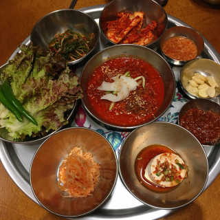 [동네맛집족발] 4개 족발 중 택1 — 5점을 준 리뷰어가 2019년 11월 올린 사용 사진