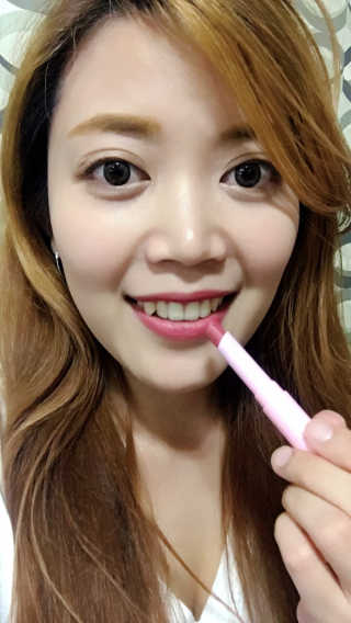 뎁 더 데뷰탕트 립스틱 — 5점을 준 리뷰어가 2018년 5월 올린 사용 사진