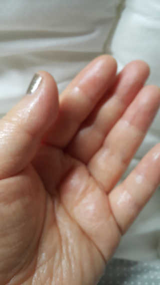 끈적임없는 즉각흡수 아미모네 바다페이셜오일 — 5점을 준 리뷰어가 2019년 11월 올린 사용 사진