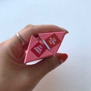 [블랙루즈] 로즈 벨벳 립스틱 택1+랜덤1 — 3점을 준 리뷰어가 2019년 1월 올린 사용 사진