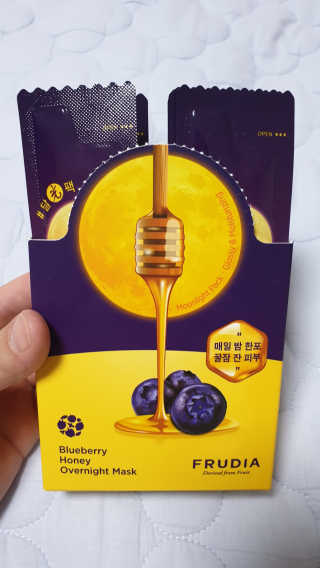 [후르디아] 블루베리 허니 오버나이트 마스크 달광팩 — 5점을 준 리뷰어가 2019년 10월 올린 사용 사진