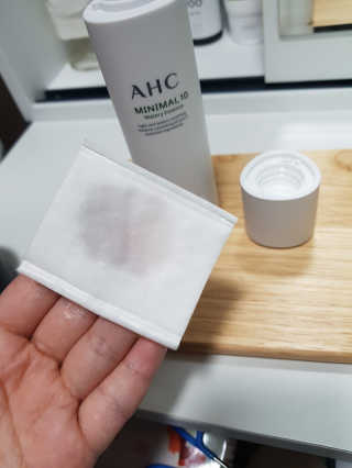AHC 에이 에이치 씨 미니멀 10 워터리 에센스 — 4.33점을 준 리뷰어가 2018년 12월 올린 사용 사진