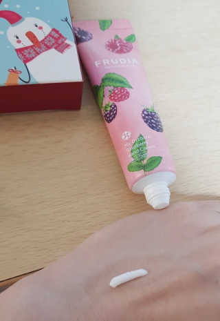 [후르디아] 보들보들 아기손 만드는 핸드크림세트 — 1.5점을 준 리뷰어가 2019년 11월 올린 사용 사진