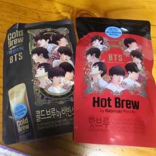 한국야쿠르트 콜드브루, 핫브루 액상스틱 BTS 일러스트 — 4.67점을 준 리뷰어가 2018년 11월 올린 사용 사진