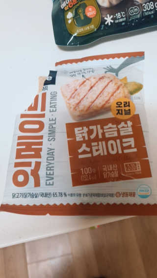 랭킹닭컴 잇메이트 닭가슴살 스테이크 혼합 1kg — 3점을 준 리뷰어가 2019년 12월 올린 사용 사진