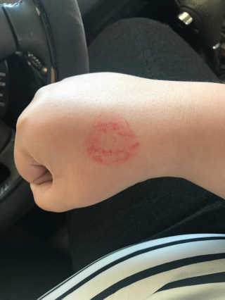 레디 Reddy All Day Kiss Tattoo Tint — 1.17점을 준 리뷰어가 2018년 4월 올린 사용 사진