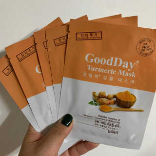 GoodDay Skincare GoodDay 강황 마스크 — 5점을 준 리뷰어가 2019년 12월 올린 사용 사진