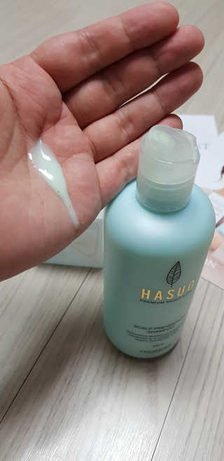 셀리본 하수오 내츄럴 프리벤션 탈모관리 샴푸 300ml — 5점을 준 리뷰어가 2019년 11월 올린 사용 사진
