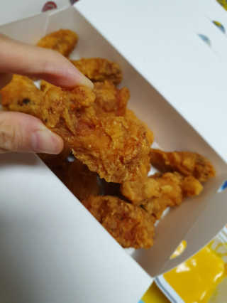 [치킨마루]-  빠사칸윙봉현미 + 콜라 500ml — 5점을 준 리뷰어가 2019년 7월 올린 사용 사진