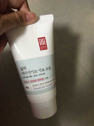 일리윤 세라마이드 아토 집중 크림 — 4.5점을 준 리뷰어가 2017년 6월 올린 사용 사진