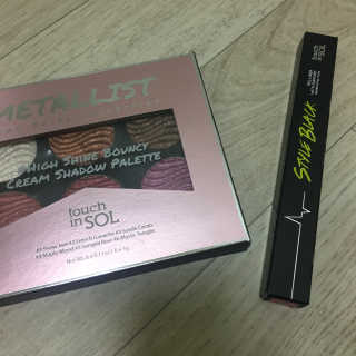 터치인솔 섀도우 팔레트와 젤아이라이너 펄덕후 세트 — 4.17점을 준 리뷰어가 2018년 8월 올린 사용 사진