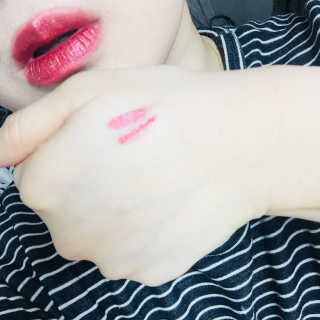 터치인솔 메탈리스트 리퀴드 포일 립스틱 5종 — 4점을 준 리뷰어가 2018년 3월 올린 사용 사진