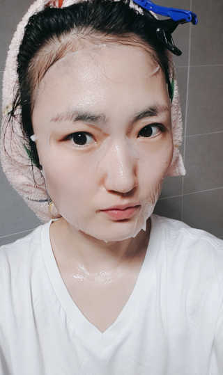 웰더마 사파이어 콜라겐 임팩트 에센셜 마스크 — 5점을 준 리뷰어가 2019년 4월 올린 사용 사진