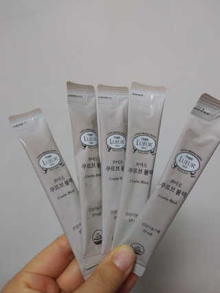 [하우투잇] 뤼에르 쿠르브 블랙 10ml x 30포 총 300ml — 4점을 준 리뷰어가 2020년 3월 올린 사용 사진