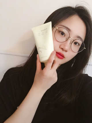 프라도란트 더티솔티패션 바디프라이머크림 01, 02 — 4.5점을 준 리뷰어가 2018년 8월 올린 사용 사진