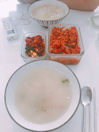 [풀무원] 사골곰탕국밥 황태해장국밥 — 4.67점을 준 리뷰어가 2018년 6월 올린 사용 사진
