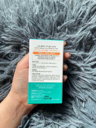 다슈코리아 다슈 솔루션 시카 쉴드 선스틱 — 4.5점을 준 리뷰어가 2020년 2월 올린 사용 사진